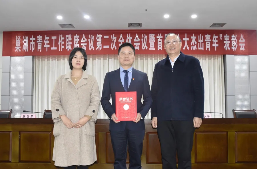 向廠長拿獎(jiǎng).webp.jpg 向廠長拿獎(jiǎng).webp.jpg